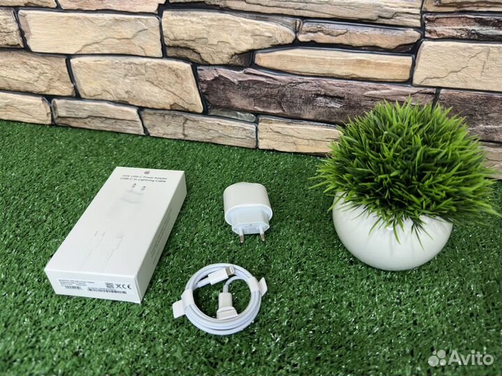 Зарядка на iPhone 20W