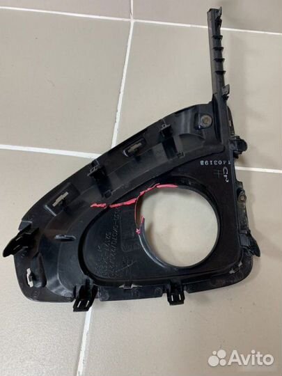 Рамка противотуманной фары Toyota Fortuner