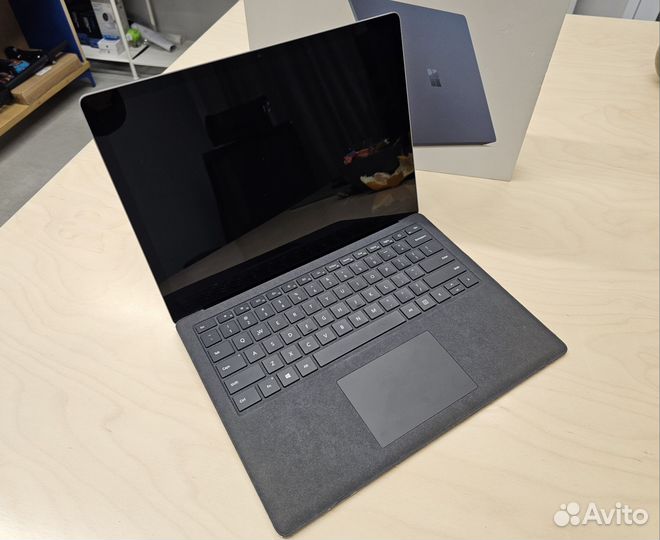 Microsoft surface laptop 2 (i5/8/256)