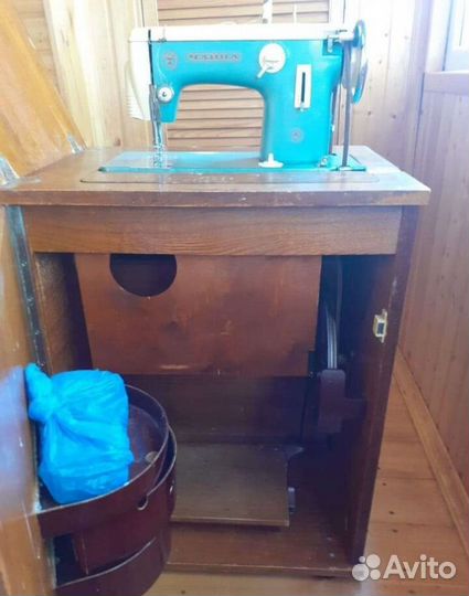 Швейная машина Чайка 2