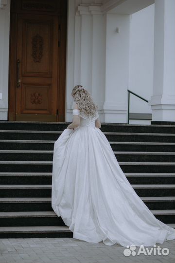 Свадебное платье со шлейфом 42-46