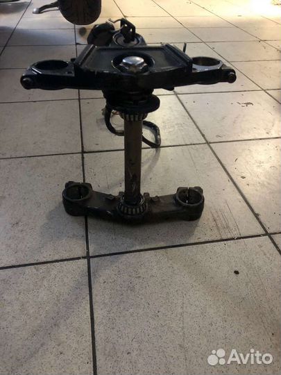 Траверса с замком зажигания Kawasaki ZZR 400 2