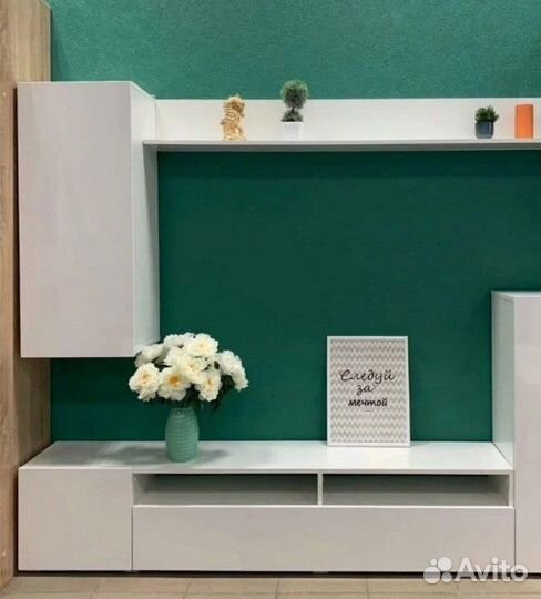 Стенка горка в гостиную белая