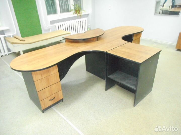 Комплект 2 компьютерных стола и вставка