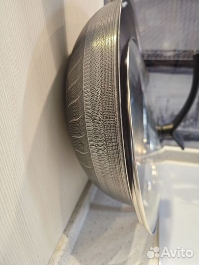 Сковорода Вок,с антипригарным покрытием,новая