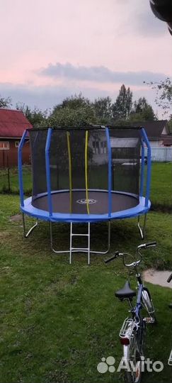Батут с защитной сеткой