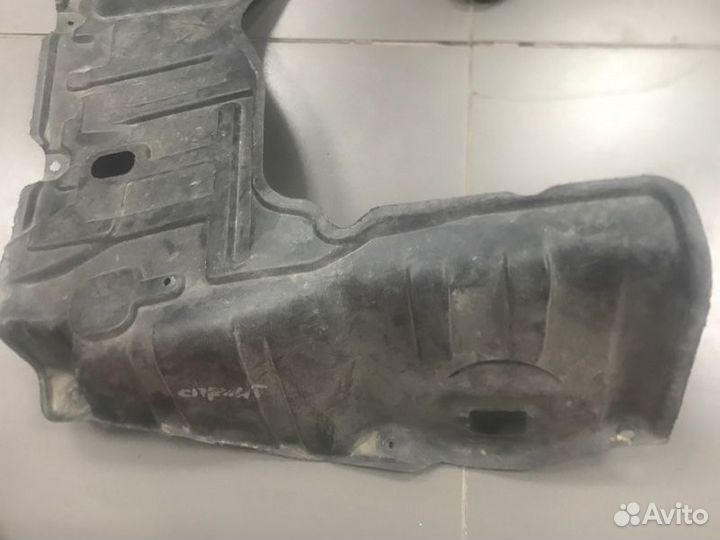 Защита двигателя передняя правая Toyota Corolla