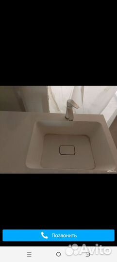 Раковина со смесителем и тумбой