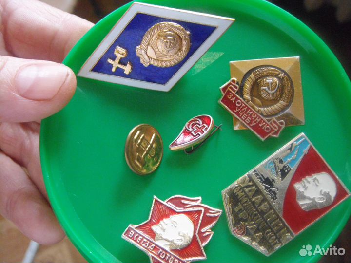 Значки, знаки, пуговицы комплектом