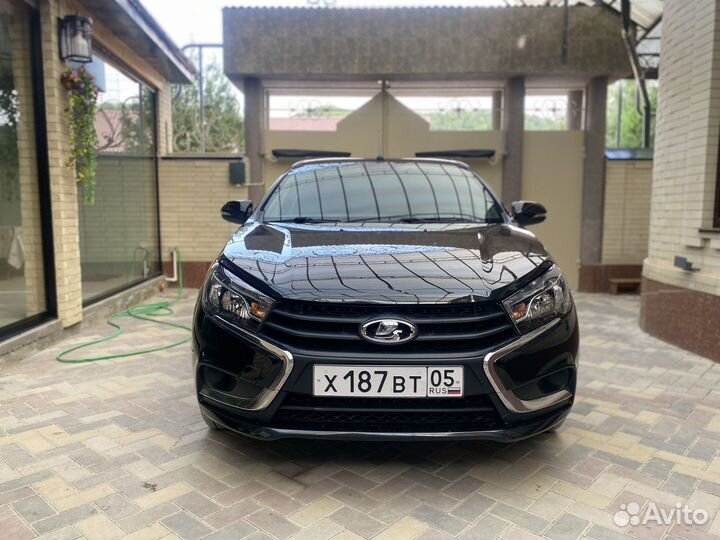 Капот на LADA vesta