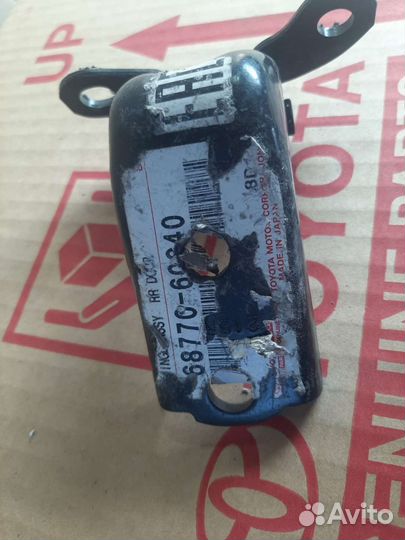 Петля двери задней правой Lexus GS