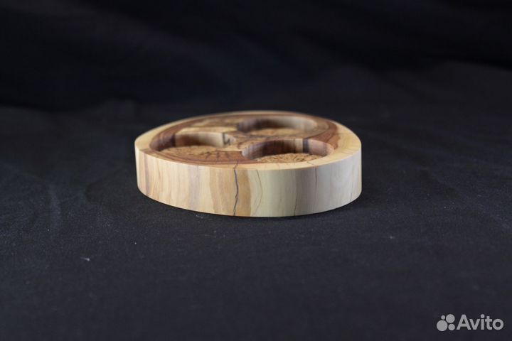 Подсвечник из яблони на три чайные свечи