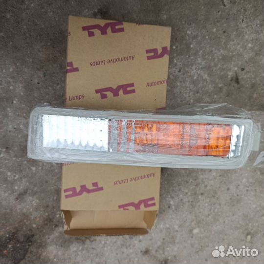 Honda accord 4 -89/93 правый поворотник бампера