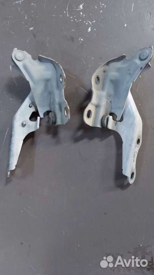 Петля капота на Toyota Mark X