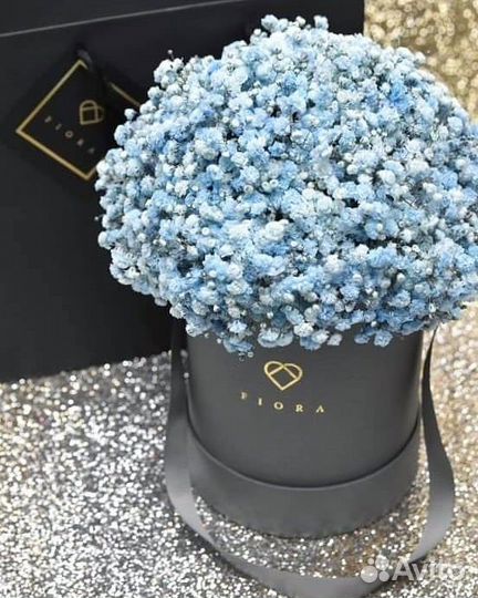 Большая шляпная коробка с гипсофилой (доставка)