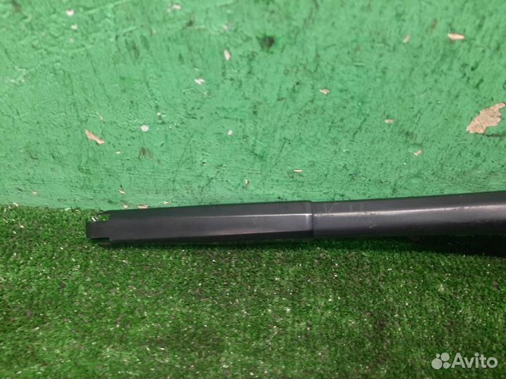 Поводок стеклоочистителя правый Honda Civic 4D (F