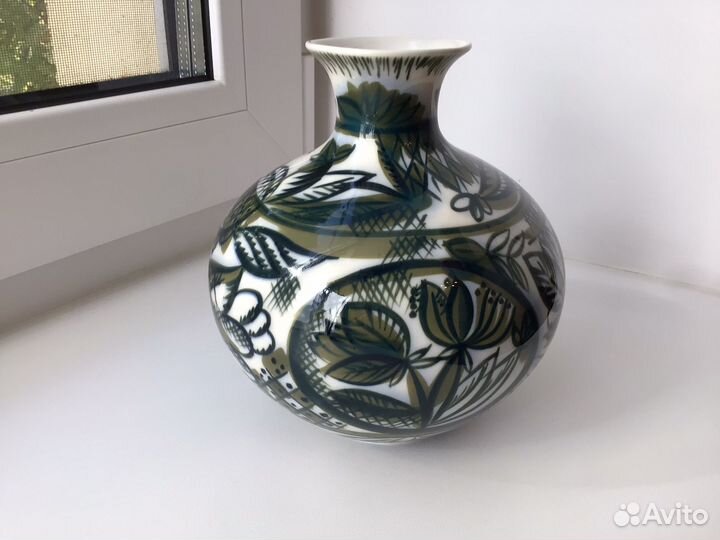 Фарфоровая ваза лфз