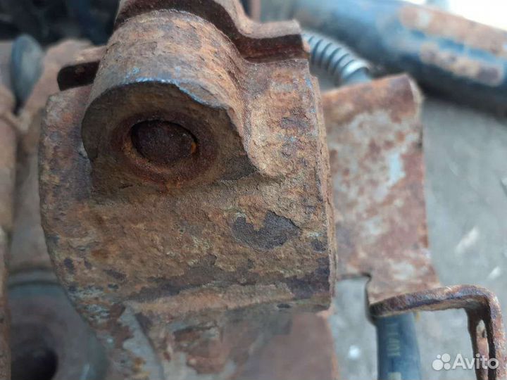 Кулак поворотный левый Peugeot Partner