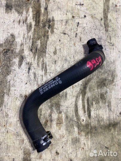 Патрубок системы охлаждения Mercedes-Benz E-Class