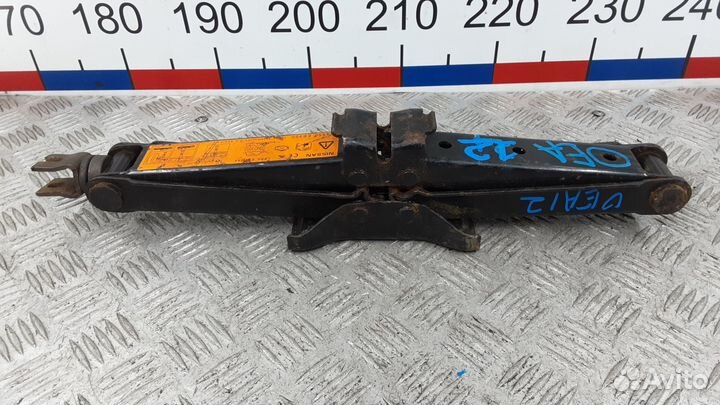 Домкрат на Nissan X-trail T30