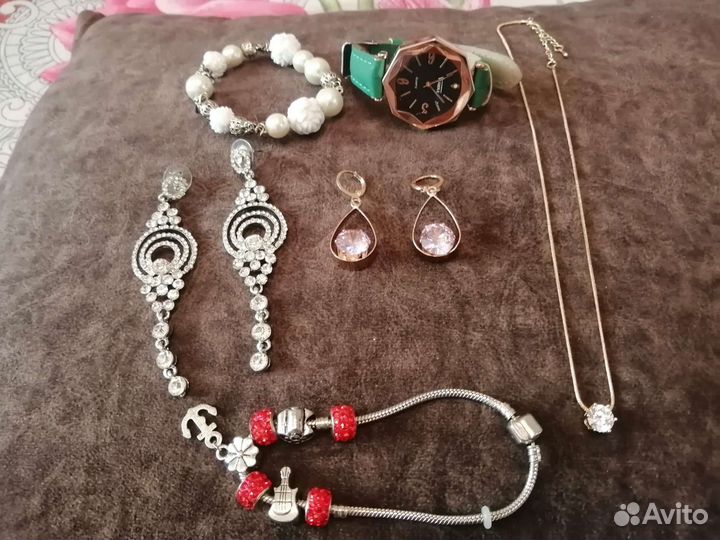 Серьги, браслеты, часы, подвеска