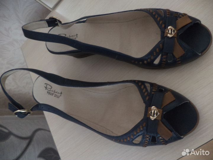Кожаные босоножки