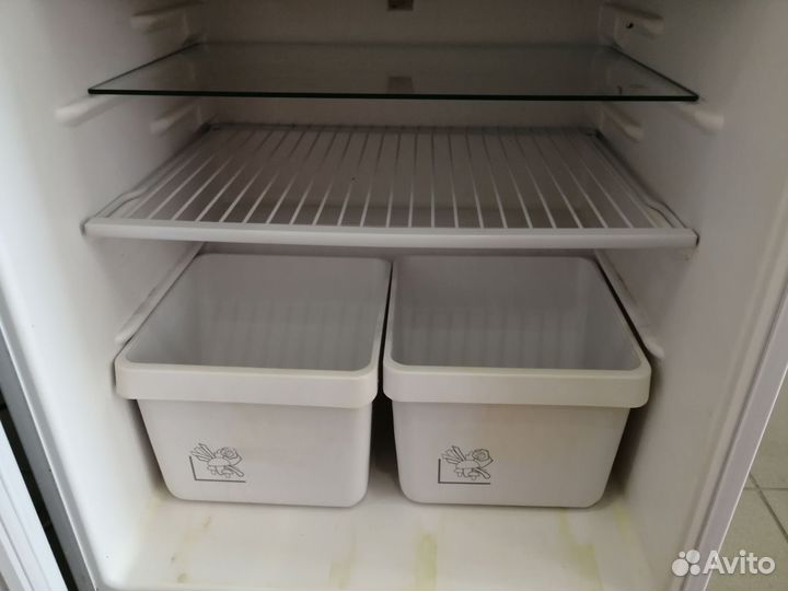 Холодильник Бирюса - Electrolux 8C-1