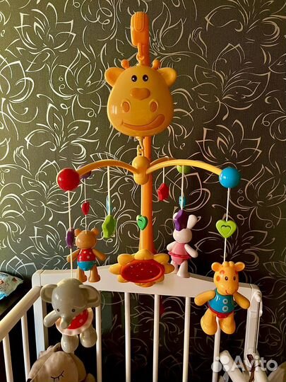 Мобиль развивающий в кроватку