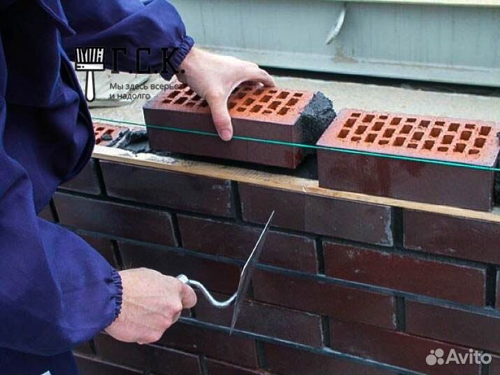 Каменщик на стройку