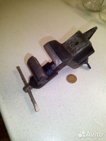 Тиски настольные СССР