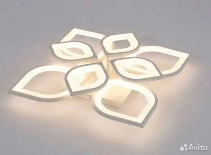Люстра новая с пультом