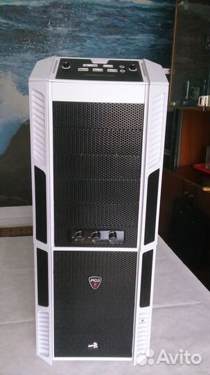 Корпус AeroCool XPredator White Edit (Белый)
