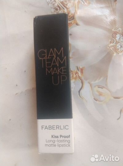 Помада полуматовая. Нежно наноситься. Цвет слива