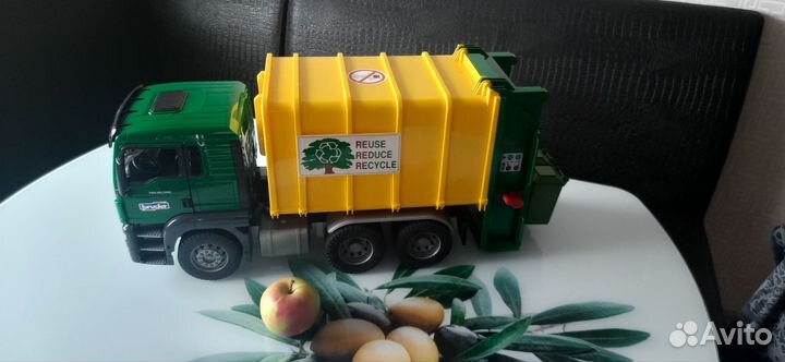 Модель грузовика MAN Bruder мусоровоз
