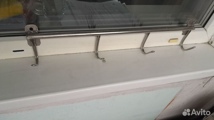 Вешалка настенная металлическая