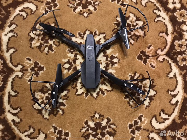 Квадрокоптер акробат