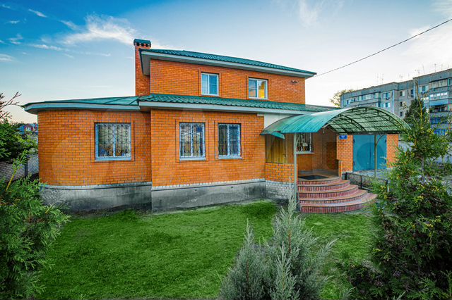 Коттедж 210 м² на участке 13 сот.