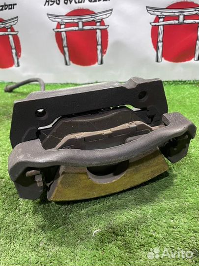 Суппорт тормозной передний правый Lexus Is250