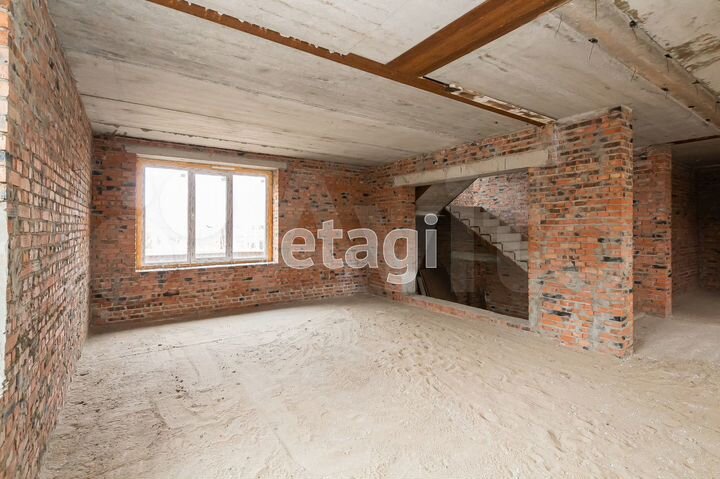 Коттедж 249 м² на участке 10 сот.