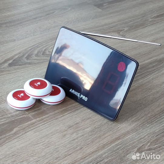 Кнпока вызова официанта и табло отображения вызова