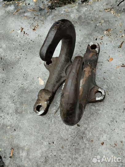 Буксировочный крюк