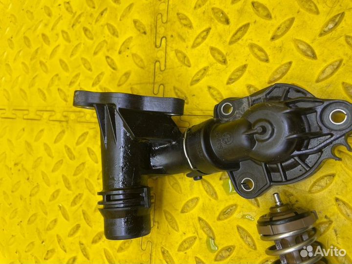 Б/У Корпус термостата всборе с термостатом - В