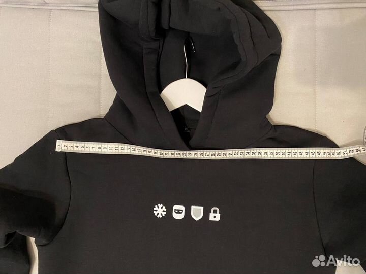 Черная толстовка