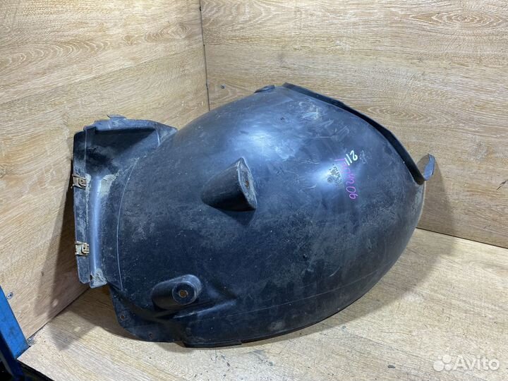 Подкрылок передний правый Mercedes W211 1704206