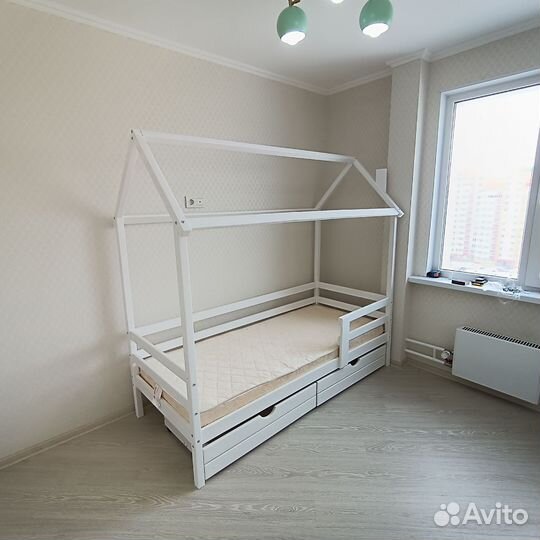 Кровать