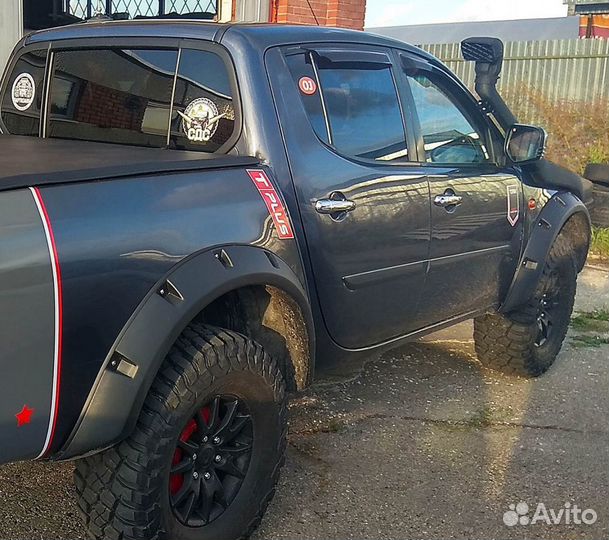 Расширители арок Mitsubishi L200 - с брызговиками