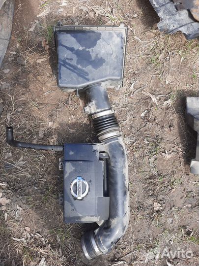 Nissan Pathfinder 4,0 л бензин корпус возд фильтра