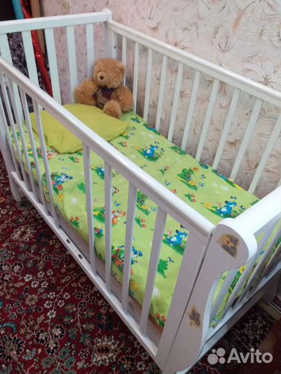 Продается детская кроватка маятник.внизу полочка д