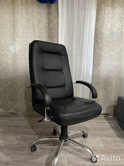 Офисное кресло