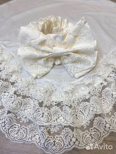 Кружевной уголок на выписку с бантом